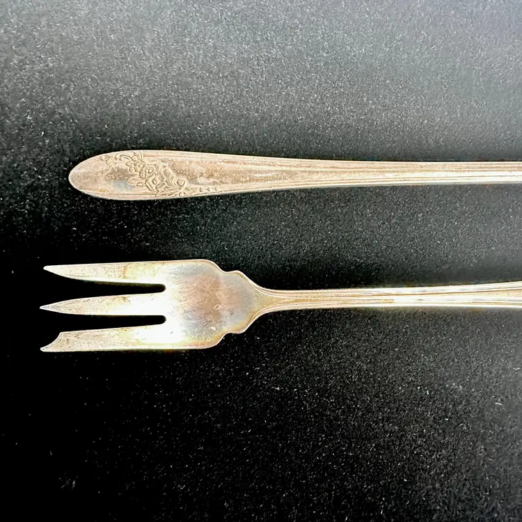 Vintage 1946 Tudor Plate Oneida Cocktail Forks Queen Bess II Pattern Silverplate