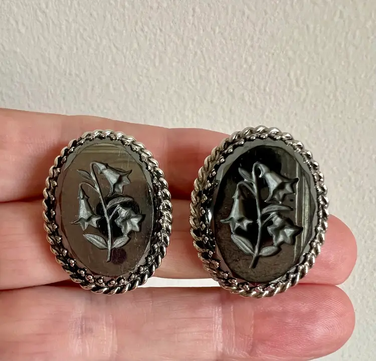 Vintage Whiting and Davis Hematite Carved Bluebells Silvertone Clip On Earrings #A-8