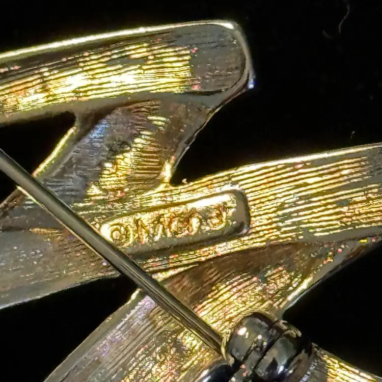 Christmas tree brooch Monet sparkling zigzag rhinestone gold tone