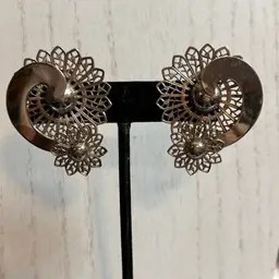Vtg. Layered Filigree Design Clip Earrings