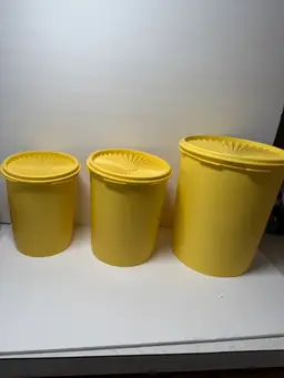 VTG TUPPERWARE YELLOW SERVALIER NESTING CANISTER SET OF 3 WITH LIDS, NOSTALGIC RETRO STYLE , VERY NICE USED CONDITION (please SEE Photos)