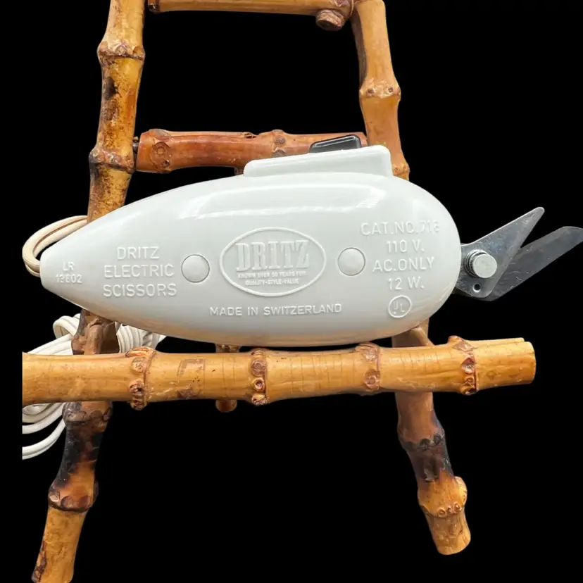 #194A Vintage: Dritz Electric Scissors #716 Made In Switzerland. Working!