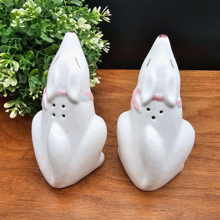 Vintage Treasure Craft Howling Coyotes Salt and Pepper Shaker Set Southwest