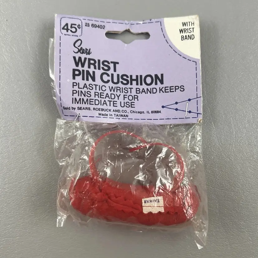 Vintage NOS Sewing Wrist Pin Cushion Sears Made In Taiwan New In Package Red