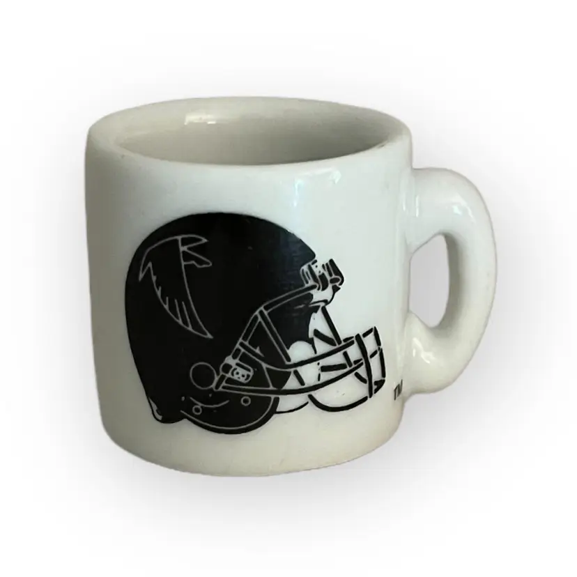 Atlanta Falcons
Vintage NFL Football Mini Mug 1.25" Miniature Gumball Prize Collectible. Helmet Logo Football Gift Display
