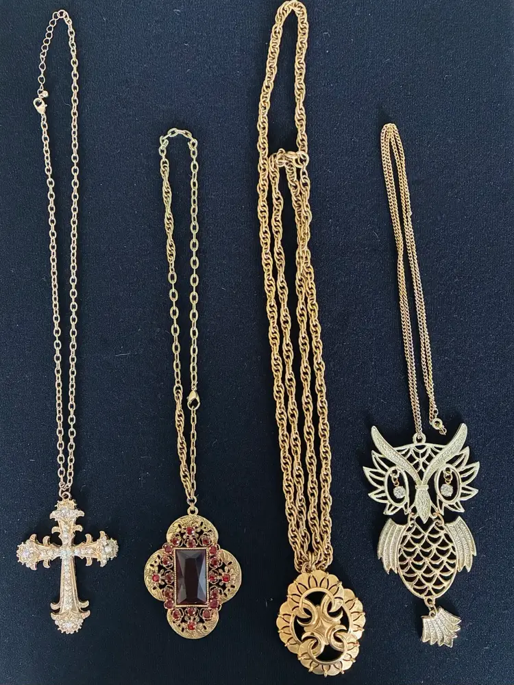 Costume Jewelry Lot~(15) Pieces~Necklaces & Bracelets