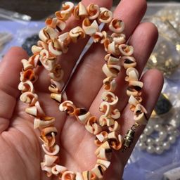 16 inch pink shell neck necklace
