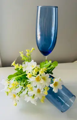 Set Of 6 Beautiful Cobalt Blue Champagne Flutes With Clear Stem