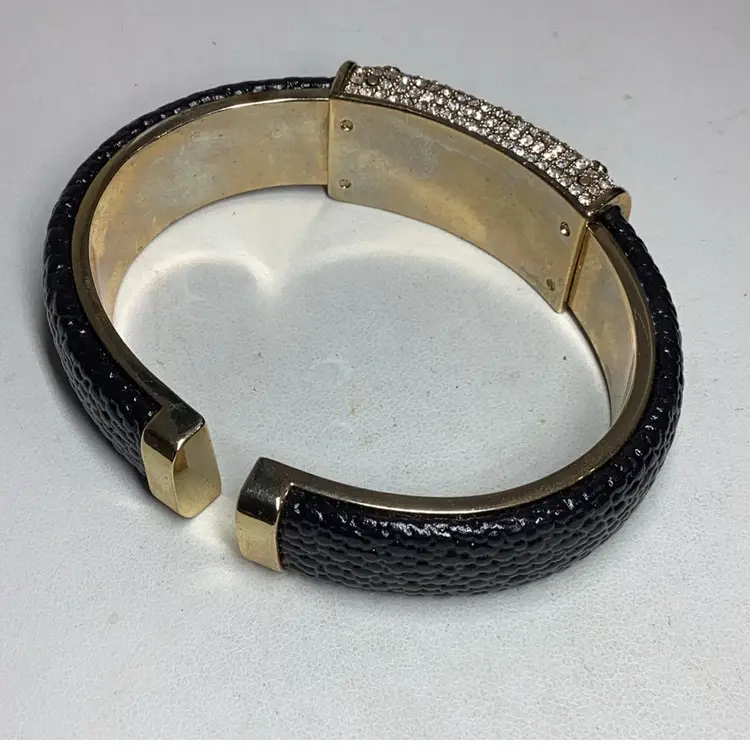 Black Leather With Rhibrstireos Hughes Bracelet