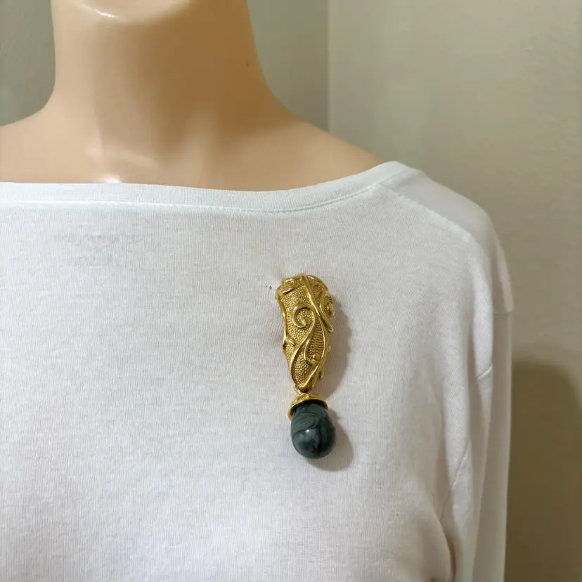 Vintage Signed Jose Barrera for Avon Venetian Mist Collection Dangle Brooch Pin