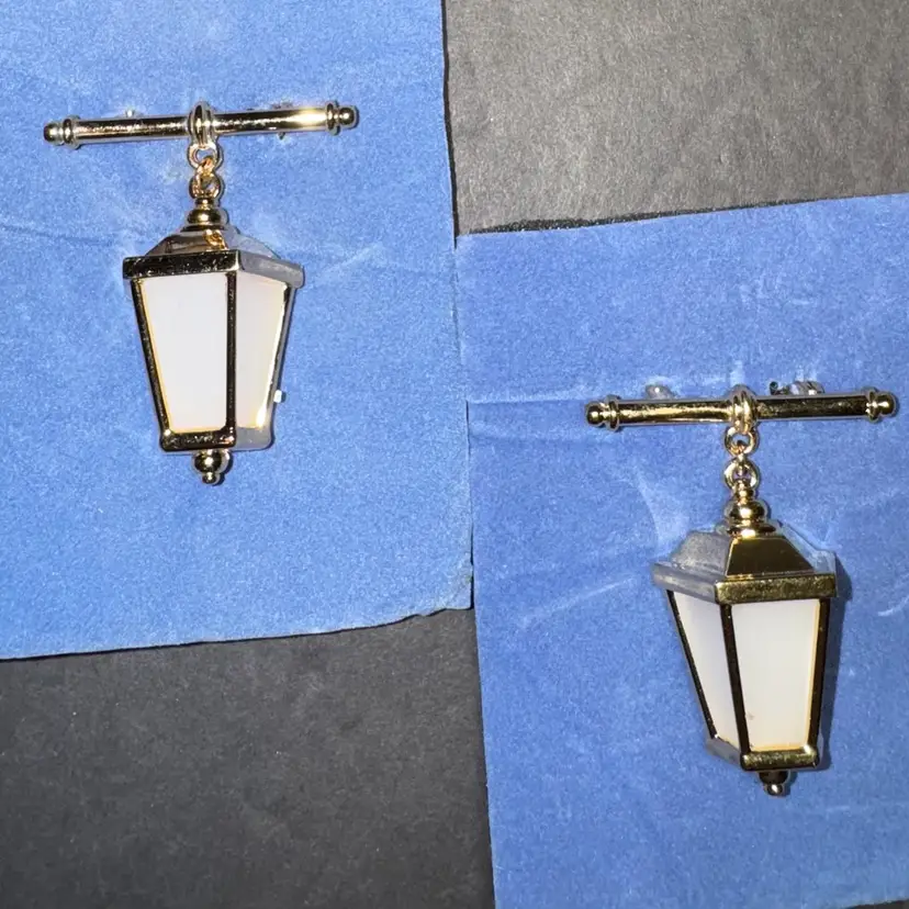 Vintage Avon Thomas Kinkade “Home For The Holidays”  Lantern Pin Brooch Set Of 2