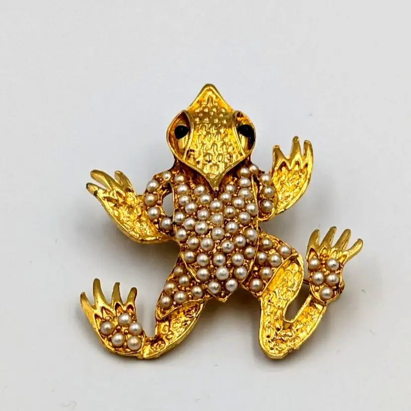 Frog/Reptile Brooch Vintage/Retro Gold Tone Faux Pearl Unmarked Pin