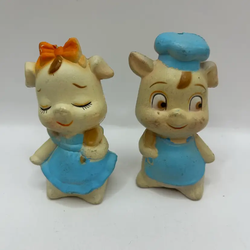 Vintage Plastic, Pig Salt And Pepper Shakers