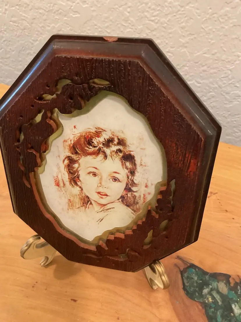 Wood-look Plastic Frame - Call Out