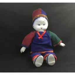 Vintage Asian/oriental porcelain doll, traditional clothing
