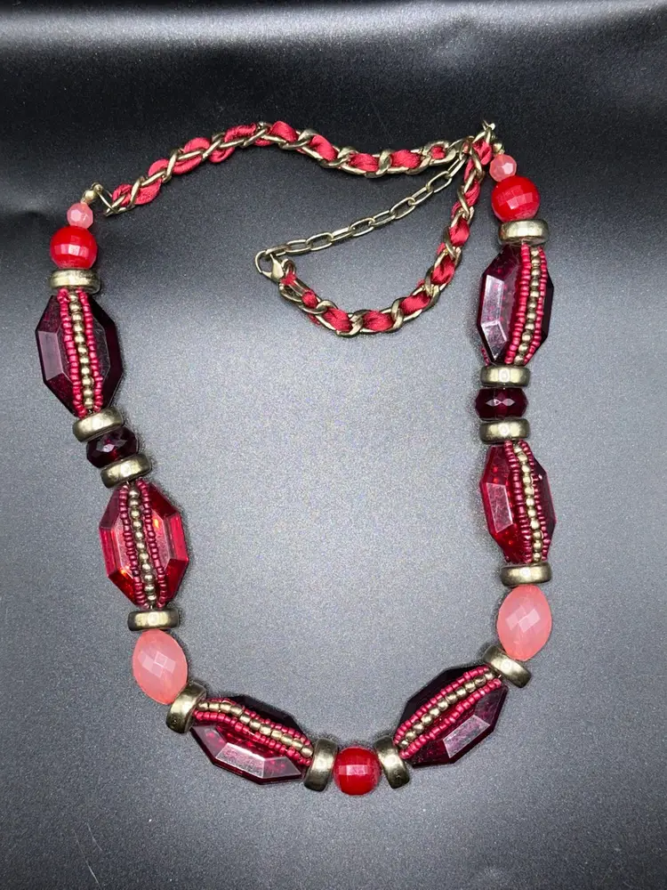 Bold Boho Red Beaded Statement Necklace with Braided Chain – Vintage Tribal-Inspired Design