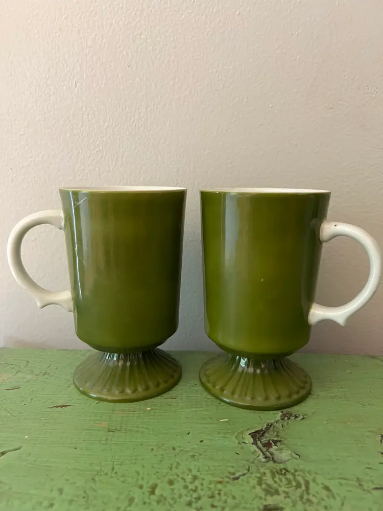 Pair of Avocado Green Pedestal Mugs. Made in Japan. Ceramic Coffee Cup, Tea Mug, Cocoa. Dishes Drinkware Retro Scalloped Bottom