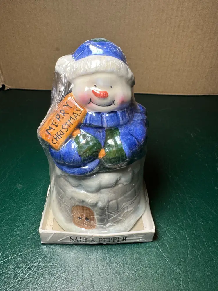 Vintage Snowman And Igloo Nesting Salt and Pepper Shaker Set. New in Pkg 2.5”