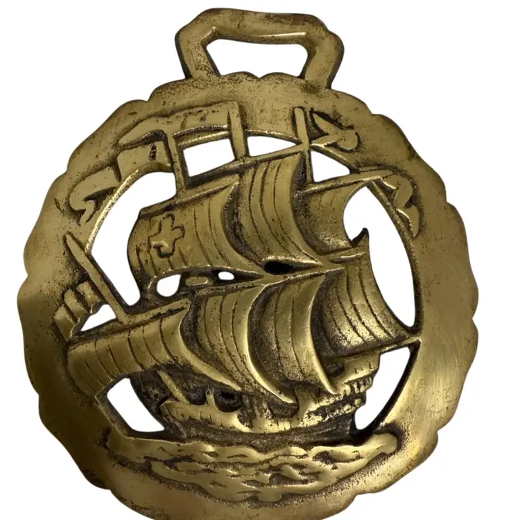 Vintage Brass Horse Medallion Large Medal/Mantel Shelf/Wall Decor Nautical Ship Shire Equestrian England
4-5/8 x 5-1/4”