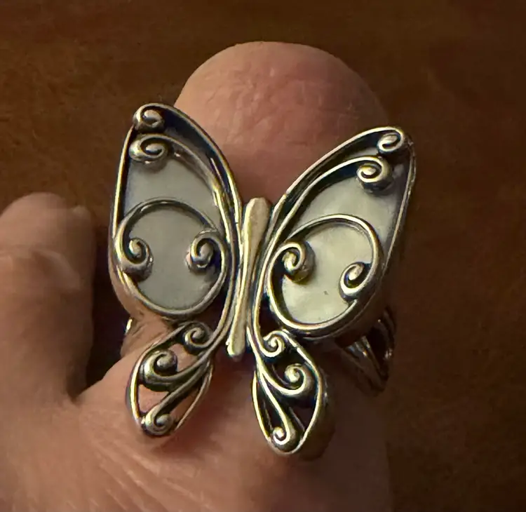 Amazing Carolyn Pollack Mother Of Pearl Butterfly Sterling Silver Ring. Size 9