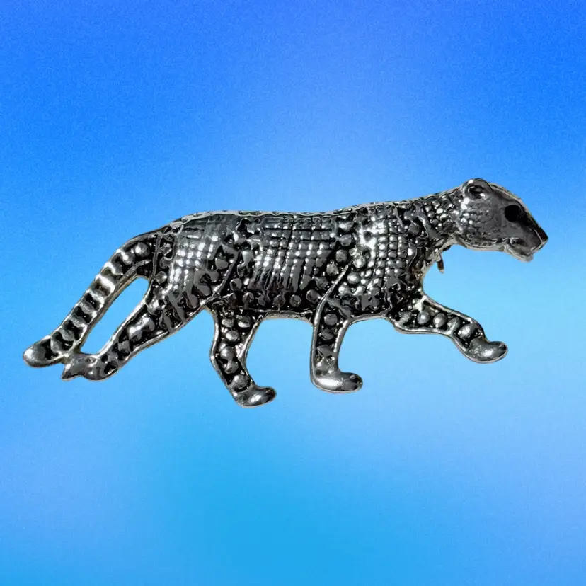 Vintage Leopard Big Cat Silvertone Brooch