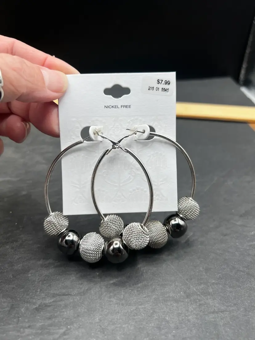 #257B Large Vintage Silver-Tone Hoop Earrings With Black And Mesh Balls