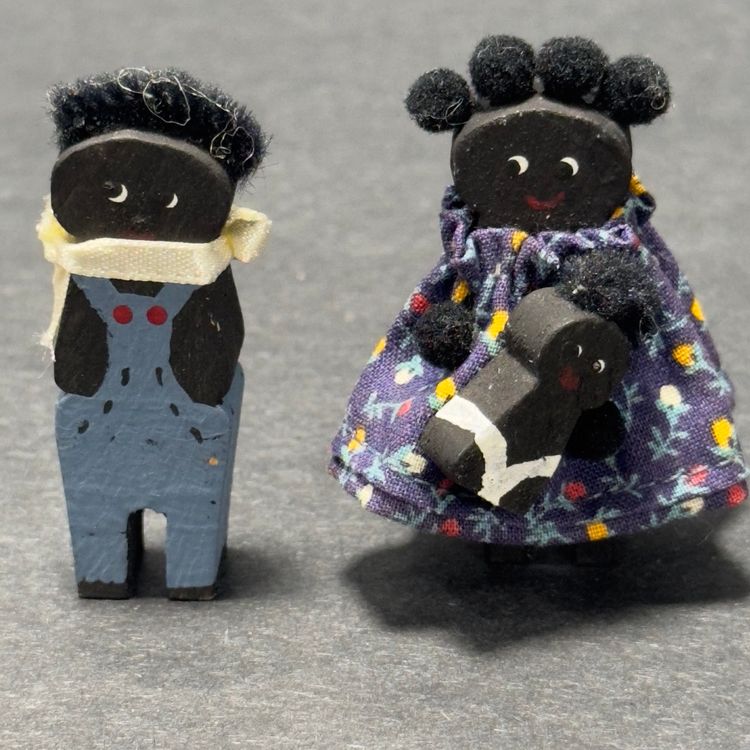 #1501 Folk Art, African American Peg Dolls Wooden Mom, Dad And Baby Hand Painted