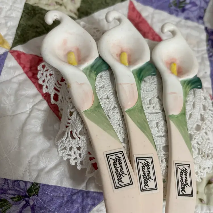 BE-Fitz & Floyd  Calla Lilly Spreaders, Canapé, Trinkets