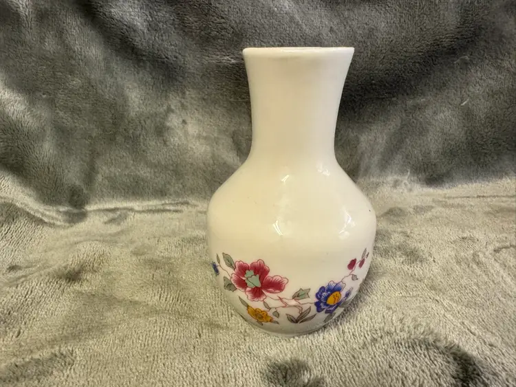 Vintage Japan Porcelain Bud Flower Vase Red & Blue Flowers Floral Japanese 4”