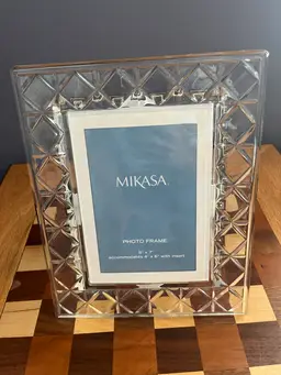 #01 Mikasa 5 x 7 photo frame glass