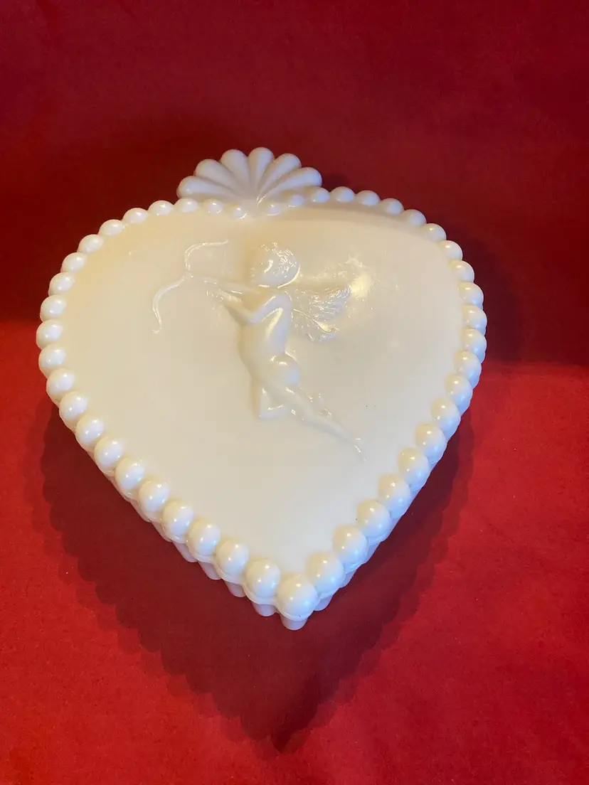 19A. VTG Heart/Cupid Milk Lidded Dish HTF