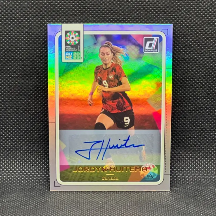 Jordyn Huitema 2023 Donruss Women’s World Bronze Autograph Canada Soccer Card
