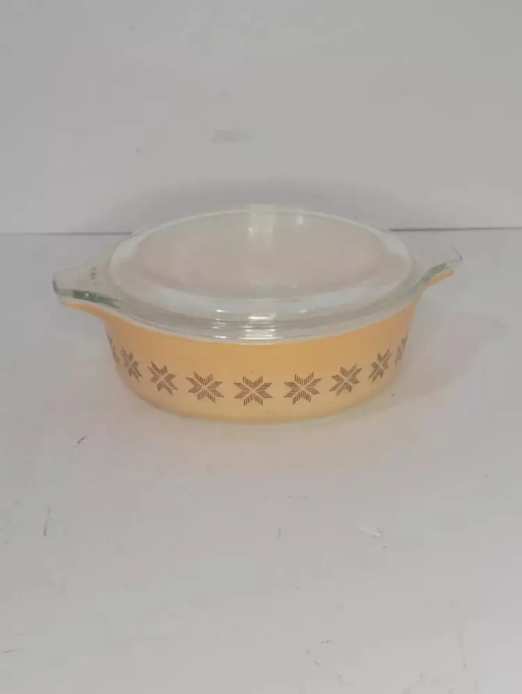 Pyrex town and country yellow snowflake casserole dish