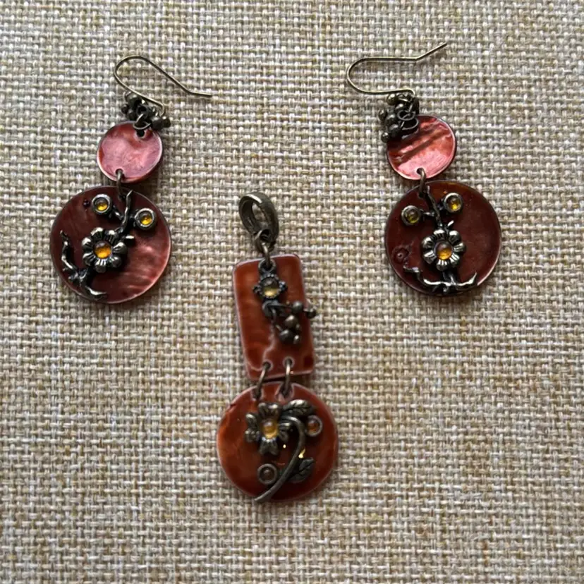 Copper Colored Pendant And Earring Set