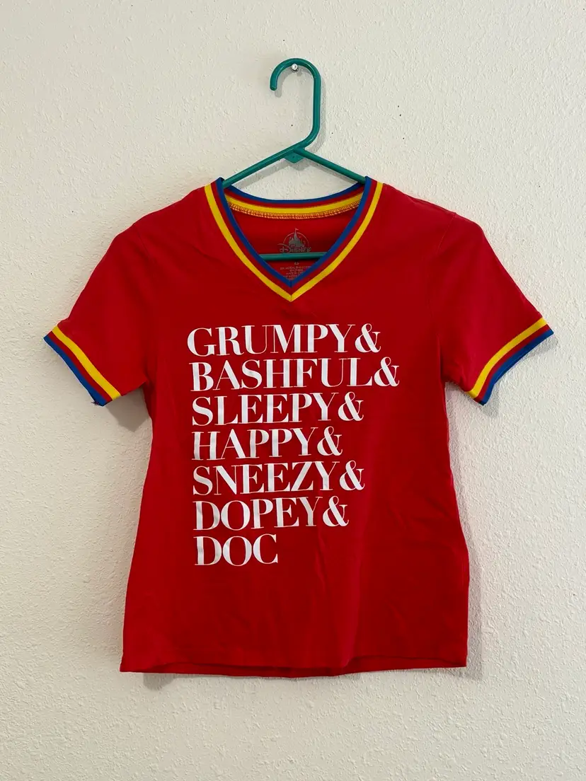 018. Disney Dwarf Names Shirt Size XS