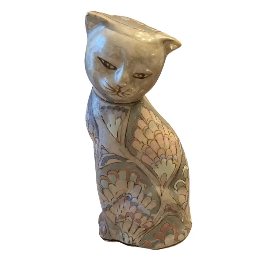 Beautiful Vintage Cat Made In Macau