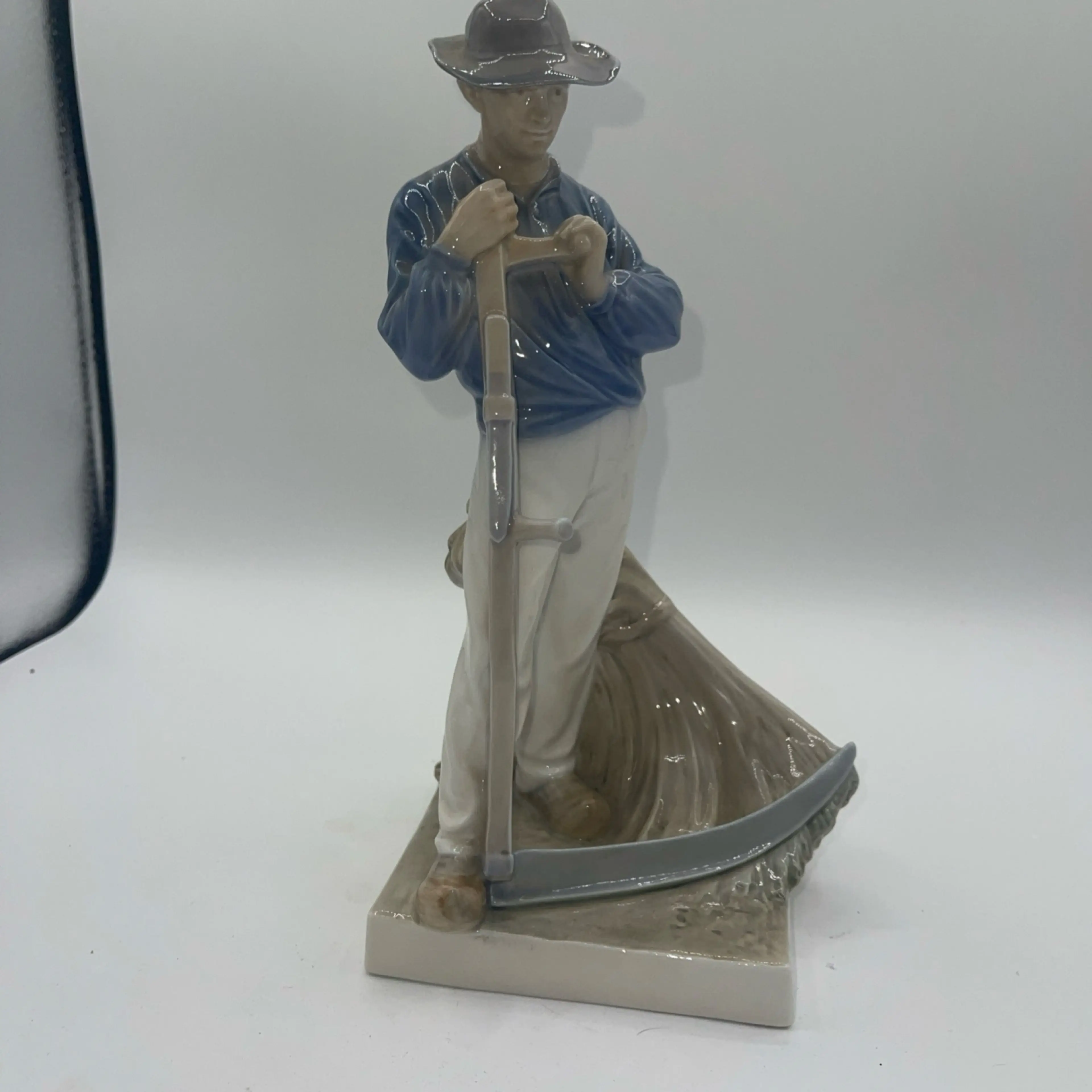 Image 1 of 7