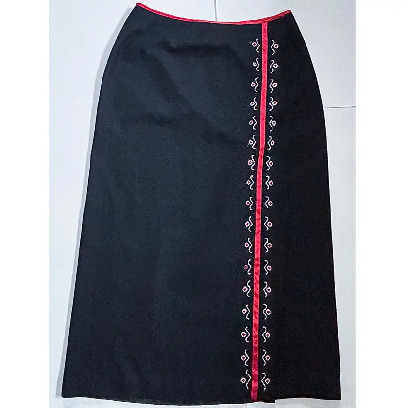 Vintage Wool Blend Wrap Skirt with Yarn Embroidery Fits 10 12 Art To Wear Boho
