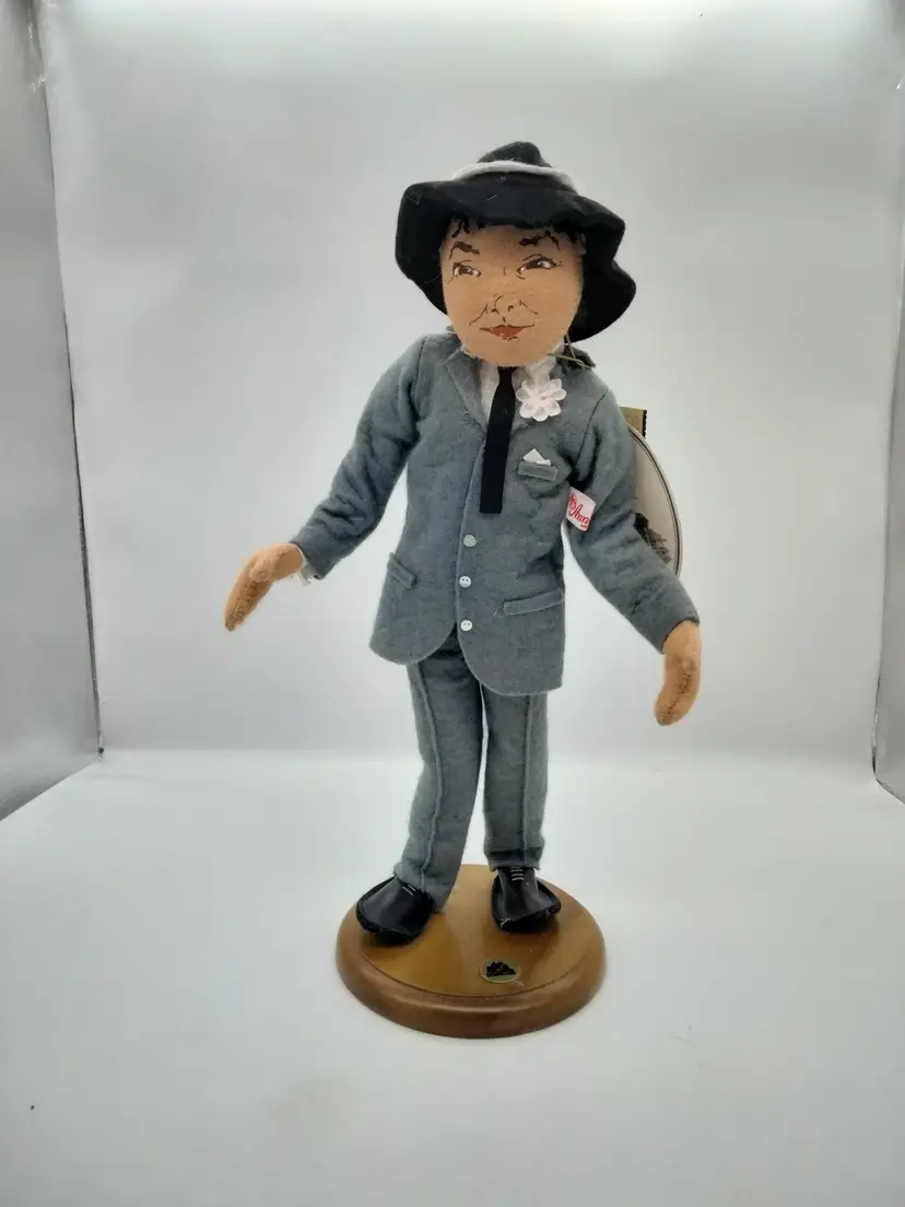 1997 Annalee Museum Collection Rogers Store Man Only 14.5 in 9750 on Wooden Base
