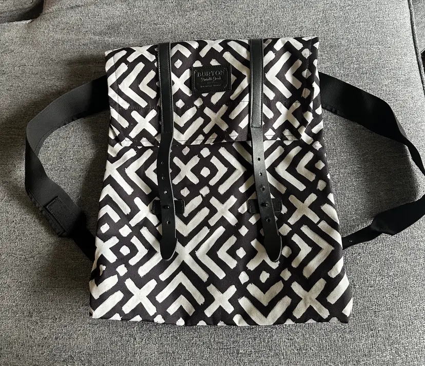 Burton Taylor Backpack B+W X design Zipper pocket key ring Divided inside pocket