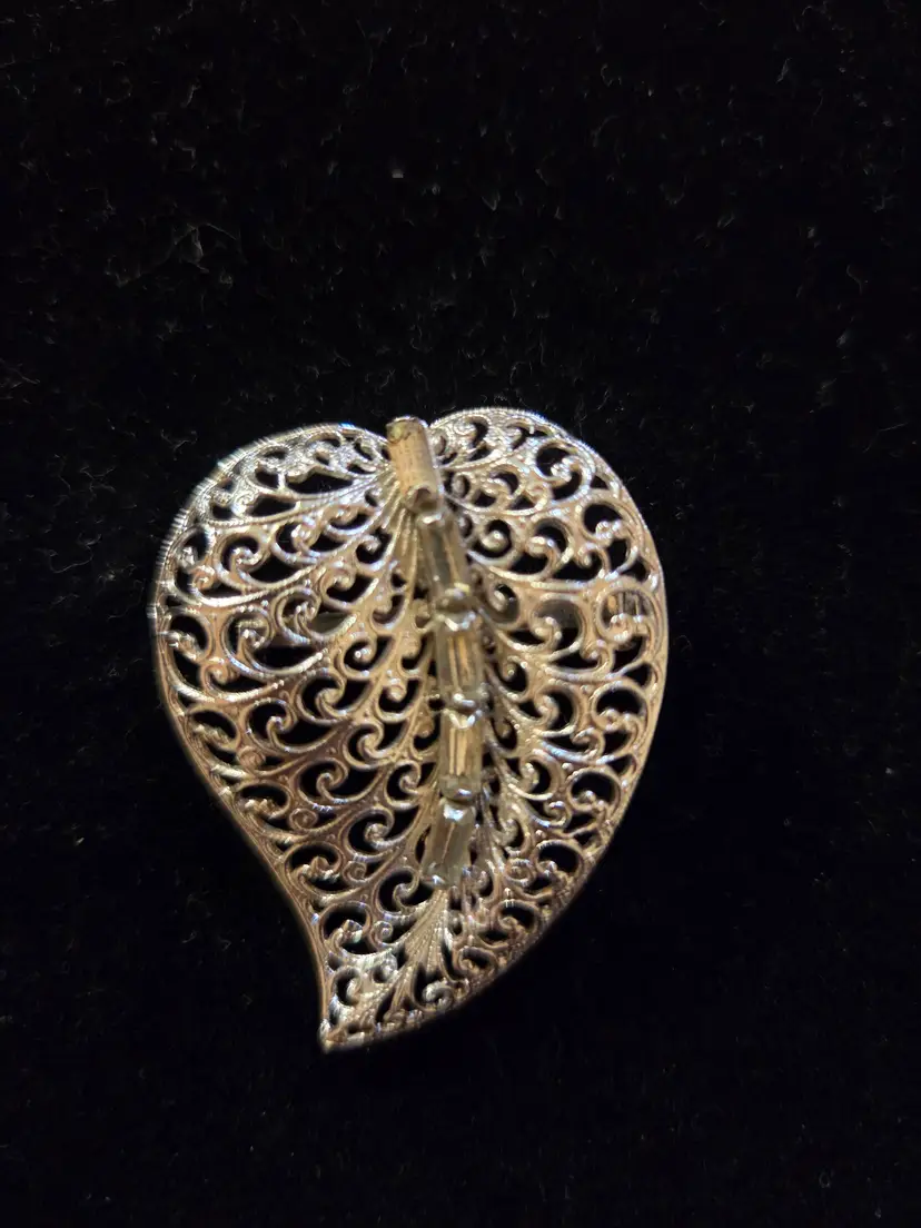 Vintage Silver Tone Filigree Leaf Brooch with 5 Baguette Rhinestones