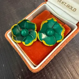 Vintage Green Flower Clip On Earrings