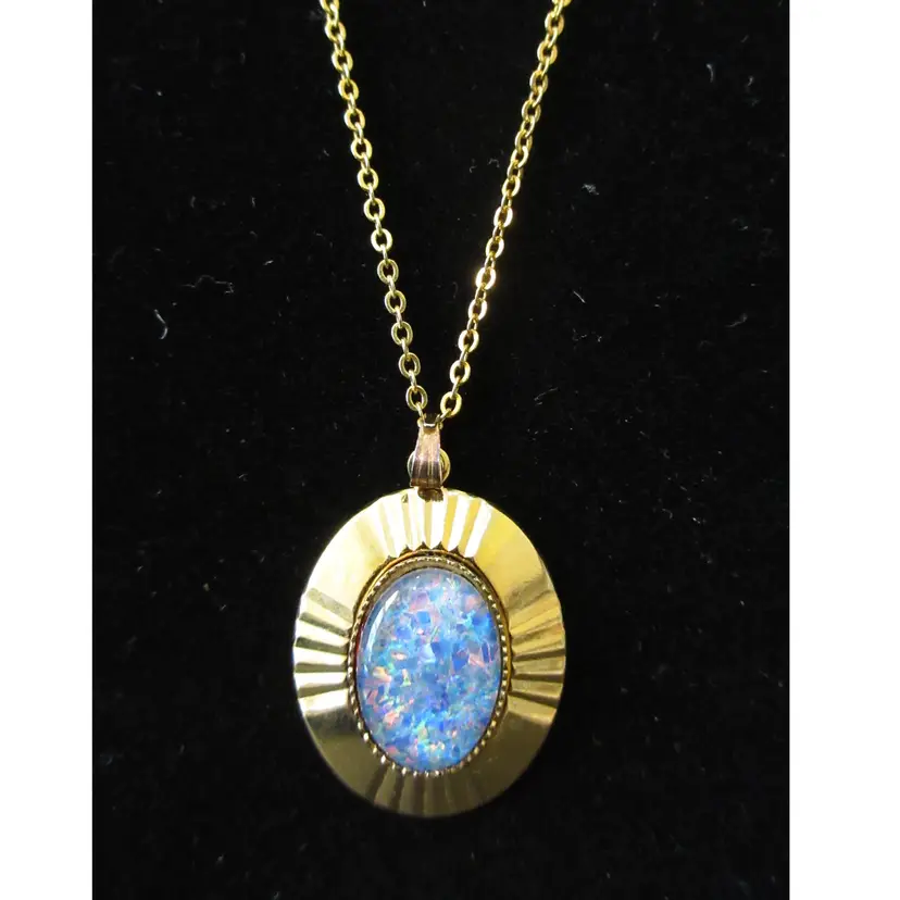 18 Karat Gold Filled Cable Chain Necklace with Simulated Opal Cabochon Pendant - 18 Inches Long