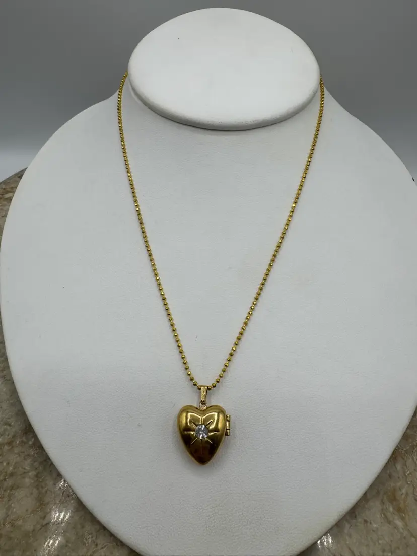 Avon Her Prettiness Love Locket Fragrance Glacé Gold Tone Heart Pendant On Gold Tone Chain