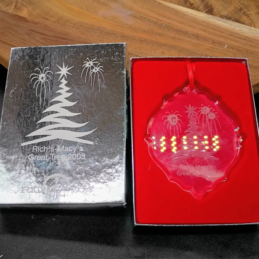 Vintage Rich's - Macy's The Great Tree 30% Lead Crystal Annual Christmas Ornament 2003.