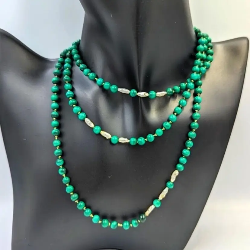 VINTAGE GREEN MALACHITE & RISE PEARL HAND KNOTTED SMALL BEAD NECKLACE GF CLASP