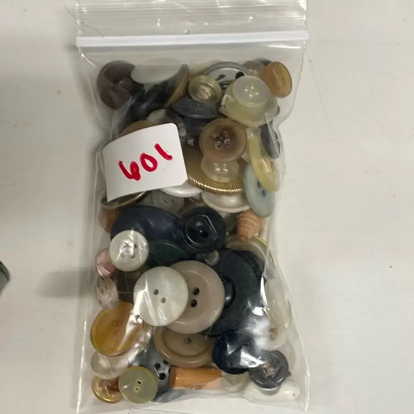 Bag Of Buttons 601