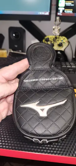 Mizuno OMOI blade headcover.