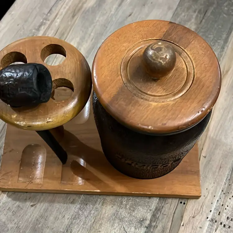 Dun-Rite Nov Inc NY 4-Pipe Stand Display Amber Duraglas Humidor Jar Vintage MCM Tobacco Collectors Includes Pipe In Unknown Condition… Great Display Piece!