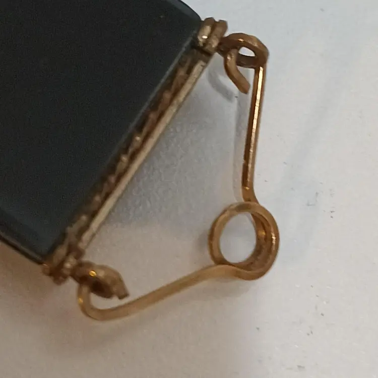 Elegant Vintage Bracelet With Black Acrylic Faceted Cubes Set In Gold Tone With S Links